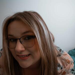 Manoncurvy MYM